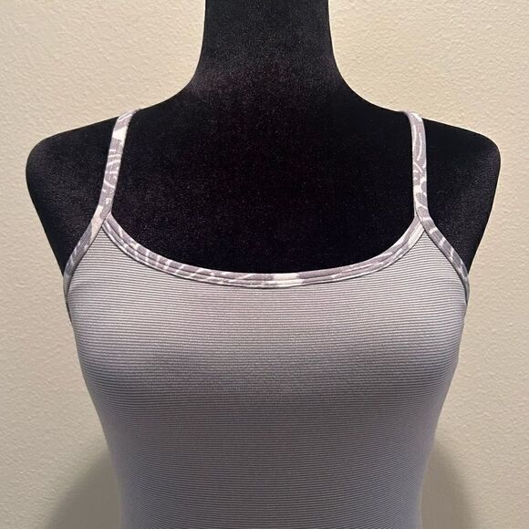 Lululemon Size 4 Racerback Gray Top - Picture 2 of 8